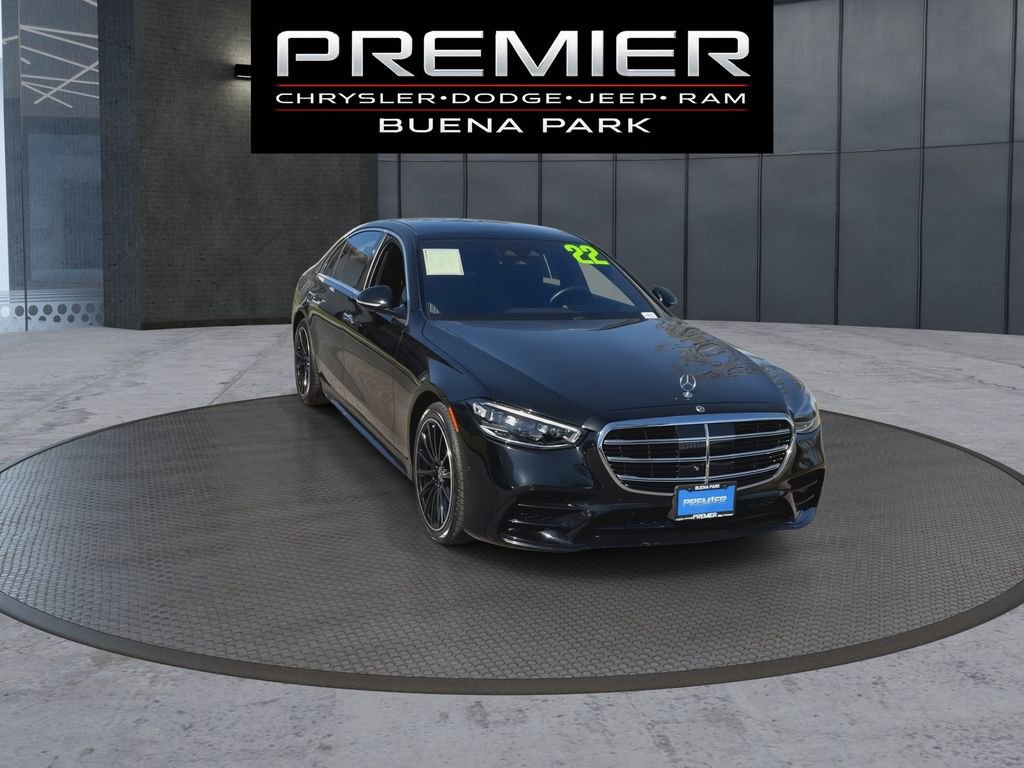 Used 2022 Mercedes-Benz S 580 4MATIC Sedan w/ AMG Line Package image 2