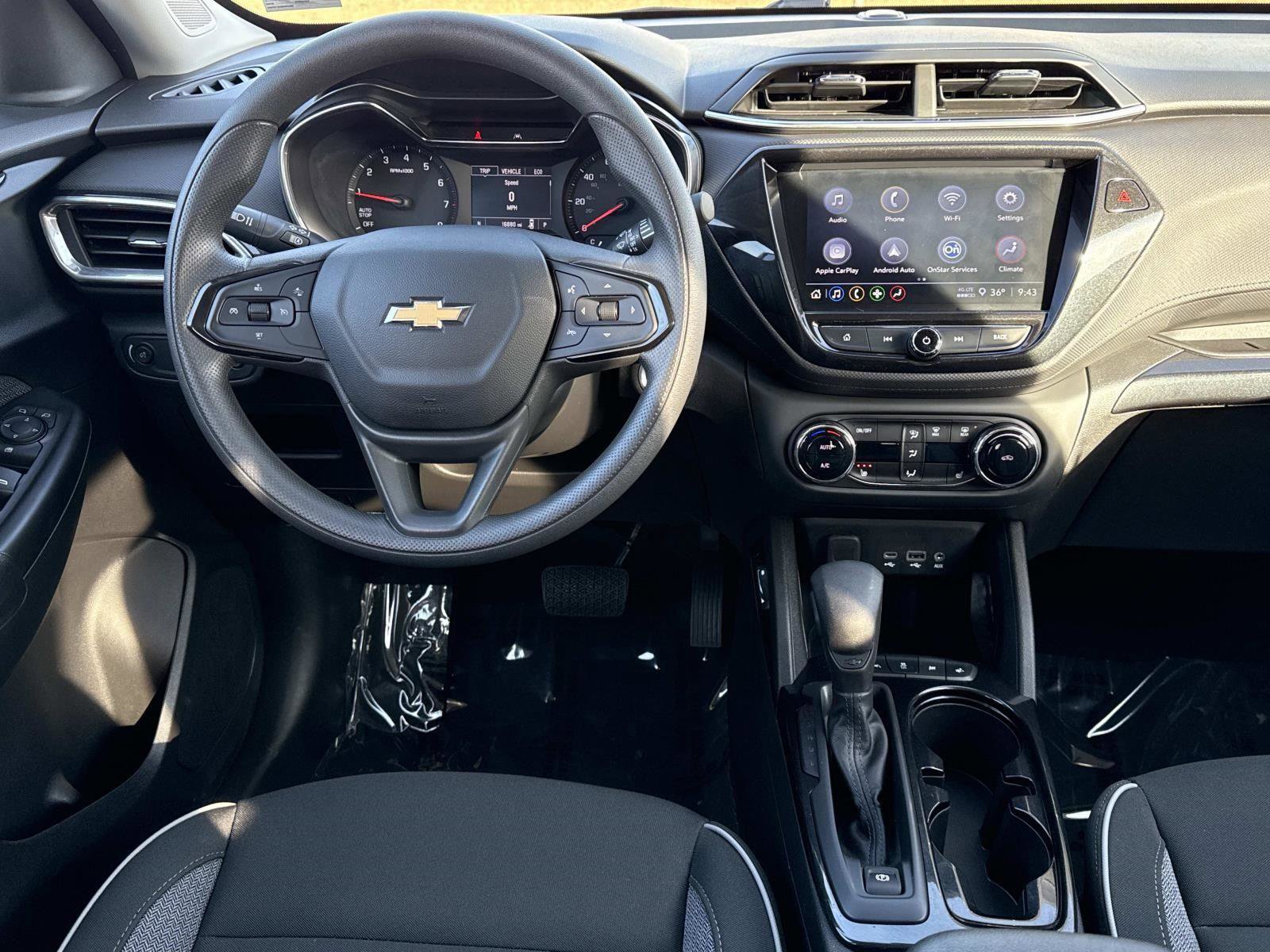 Used 2023 Chevrolet TrailBlazer LT w/ Convenience Package image 2