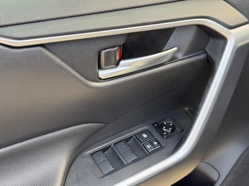 Used 2019 Toyota RAV4 XLE w/ Convenience Package image 17