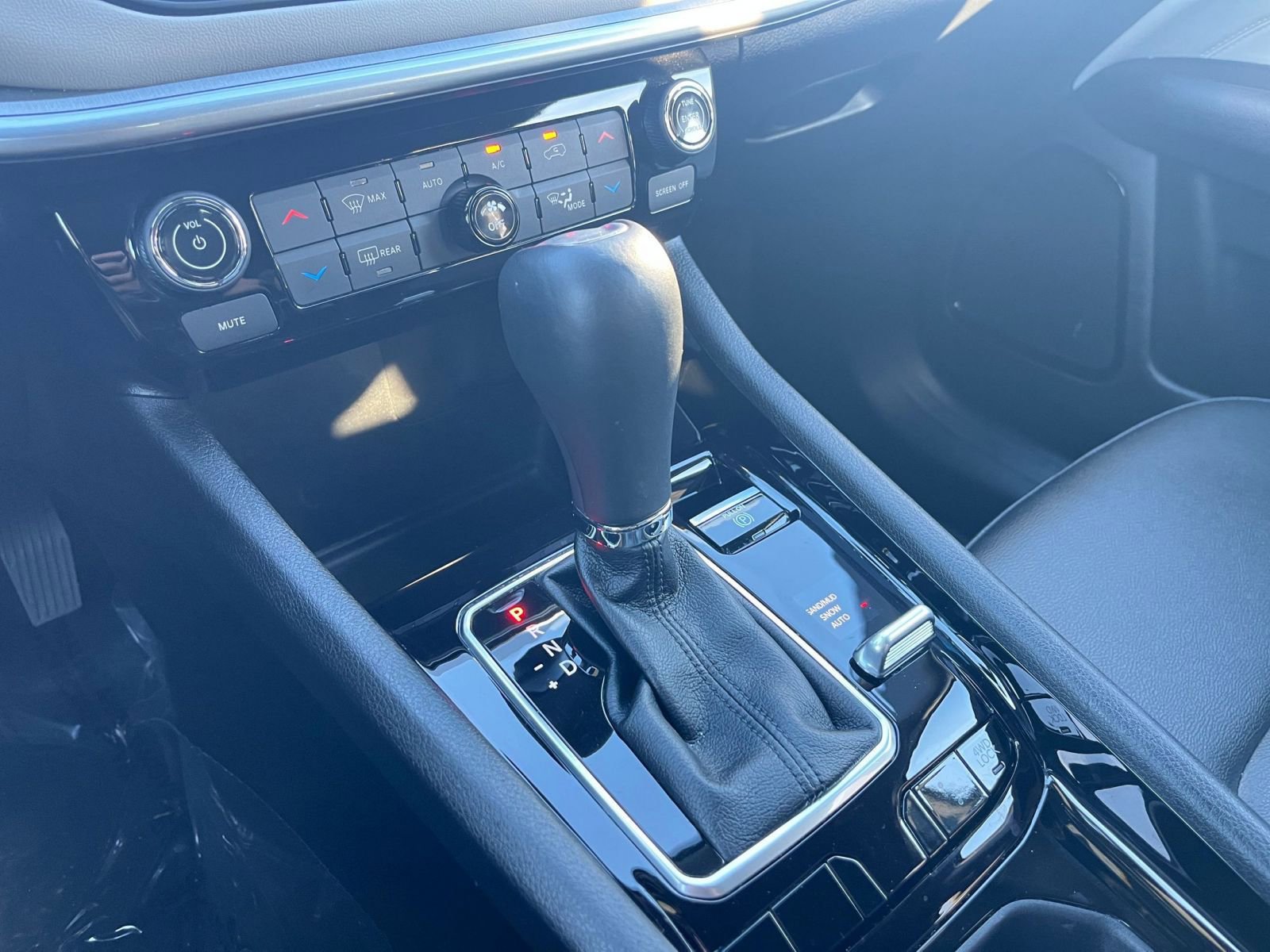 Used 2025 Jeep Compass Limited image 42