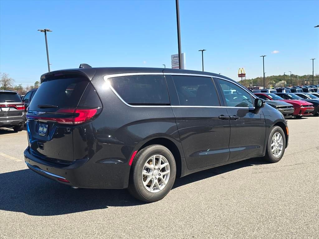 New 2026 Chrysler Pacifica Select FWD image 3