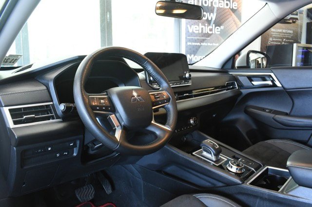 Used 2023 Mitsubishi Outlander Ralliart AWD/4WD image 33