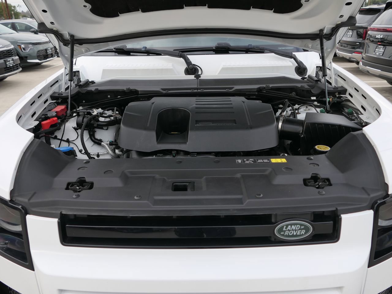 Used 2024 Land Rover Defender 130 X-Dynamic SE image 32