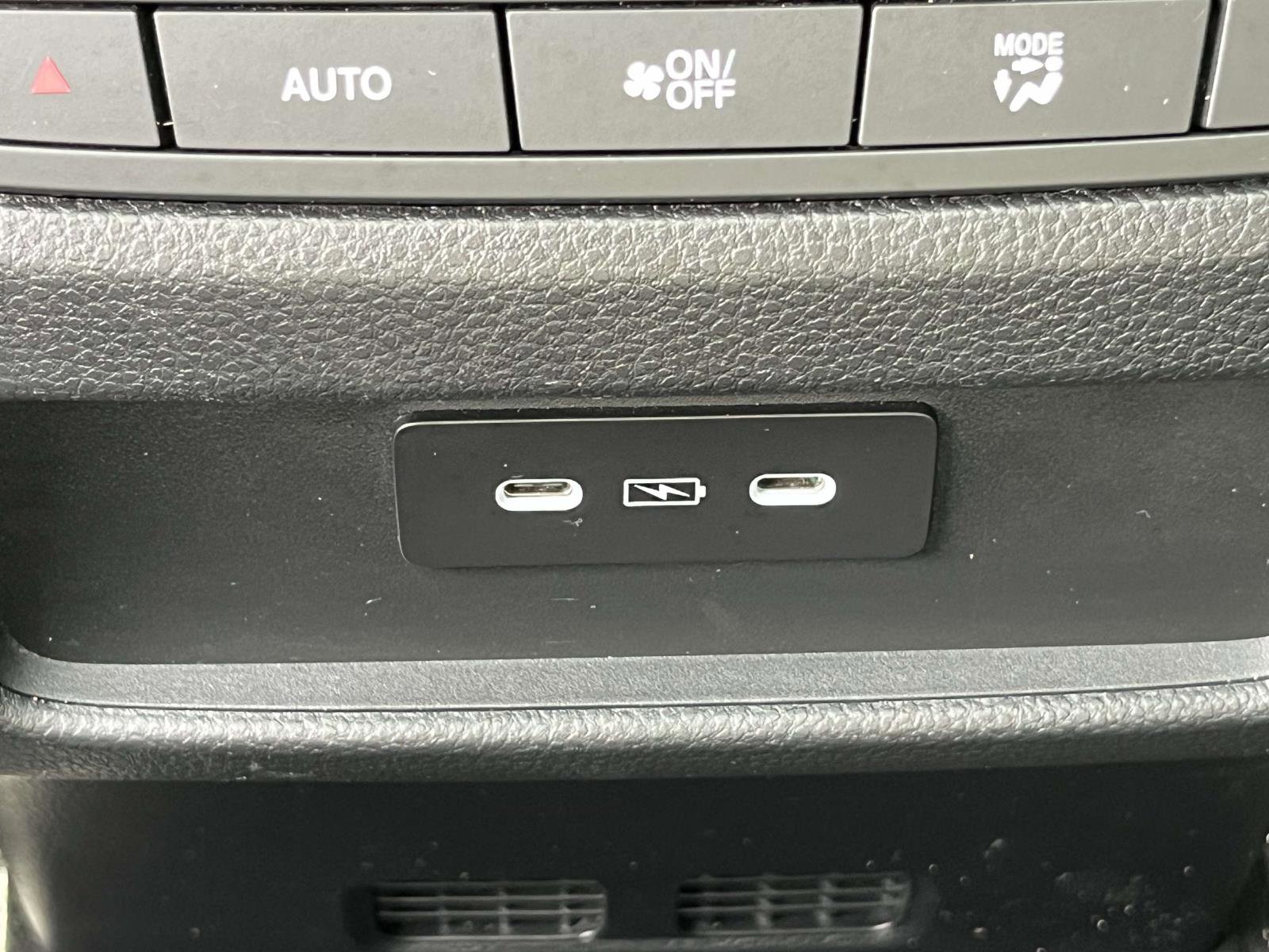 Used 2025 Honda Pilot Touring image 9