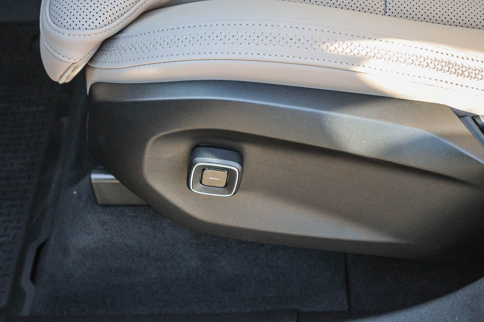 New 2026 Volvo EX90 Plus image 30