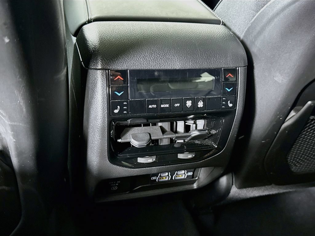 Used 2023 Jeep Grand Cherokee Overland w/ Luxury Tech Group IV AWD/4WD image 31