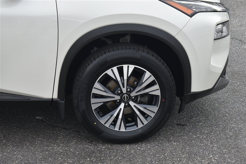 Used 2023 Nissan Rogue SV w/ SV Premium B Package AWD/4WD image 3