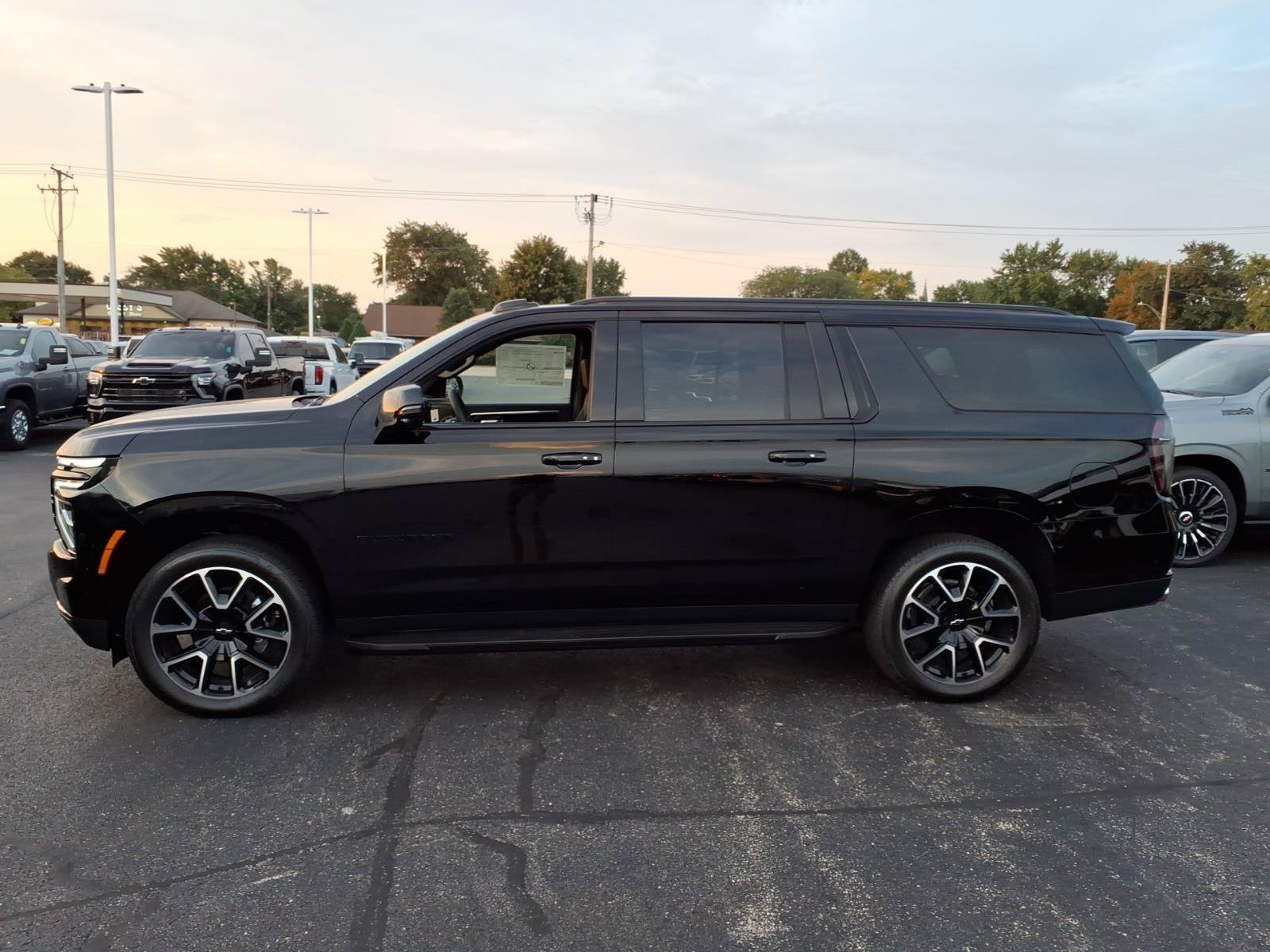 New 2026 Chevrolet Suburban RST w/ Comfort Package AWD/4WD image 2