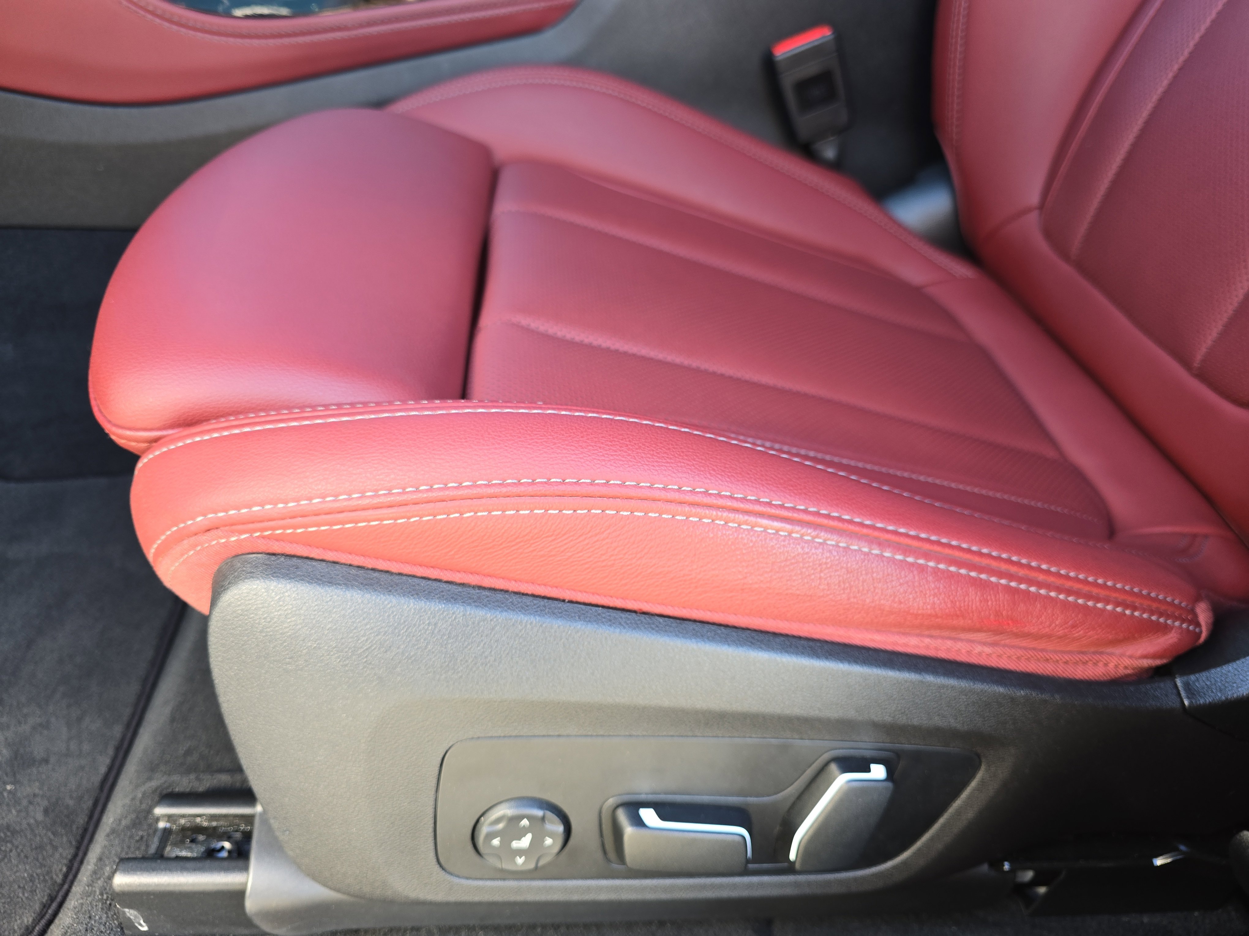 Used 2024 BMW X4 xDrive30i w/ Premium Package image 28