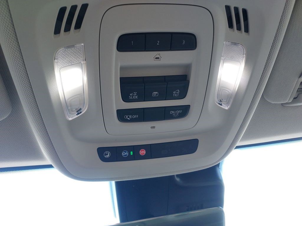 Used 2023 Buick Envision Avenir AWD/4WD image 15