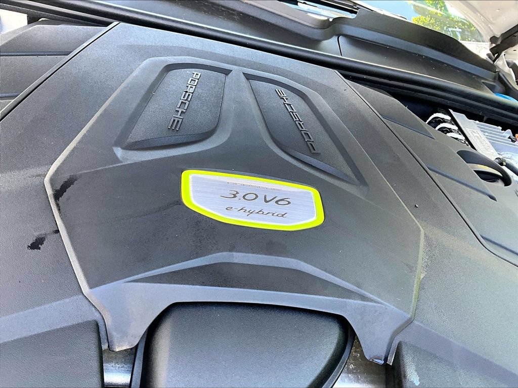 Certified 2023 Porsche Cayenne Platinum Edition AWD/4WD image 34