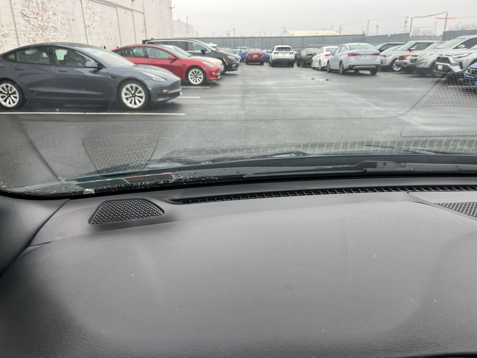 Used 2025 Chrysler Pacifica Limited image 38