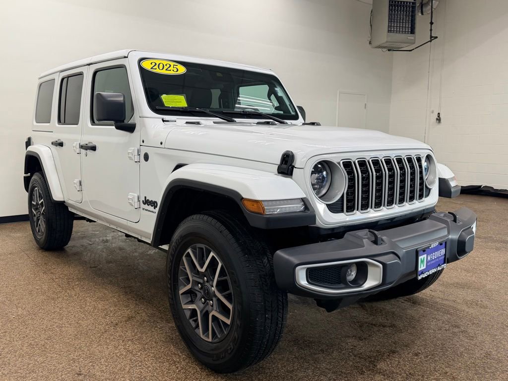 Used 2025 Jeep Wrangler Sahara AWD/4WD image 7