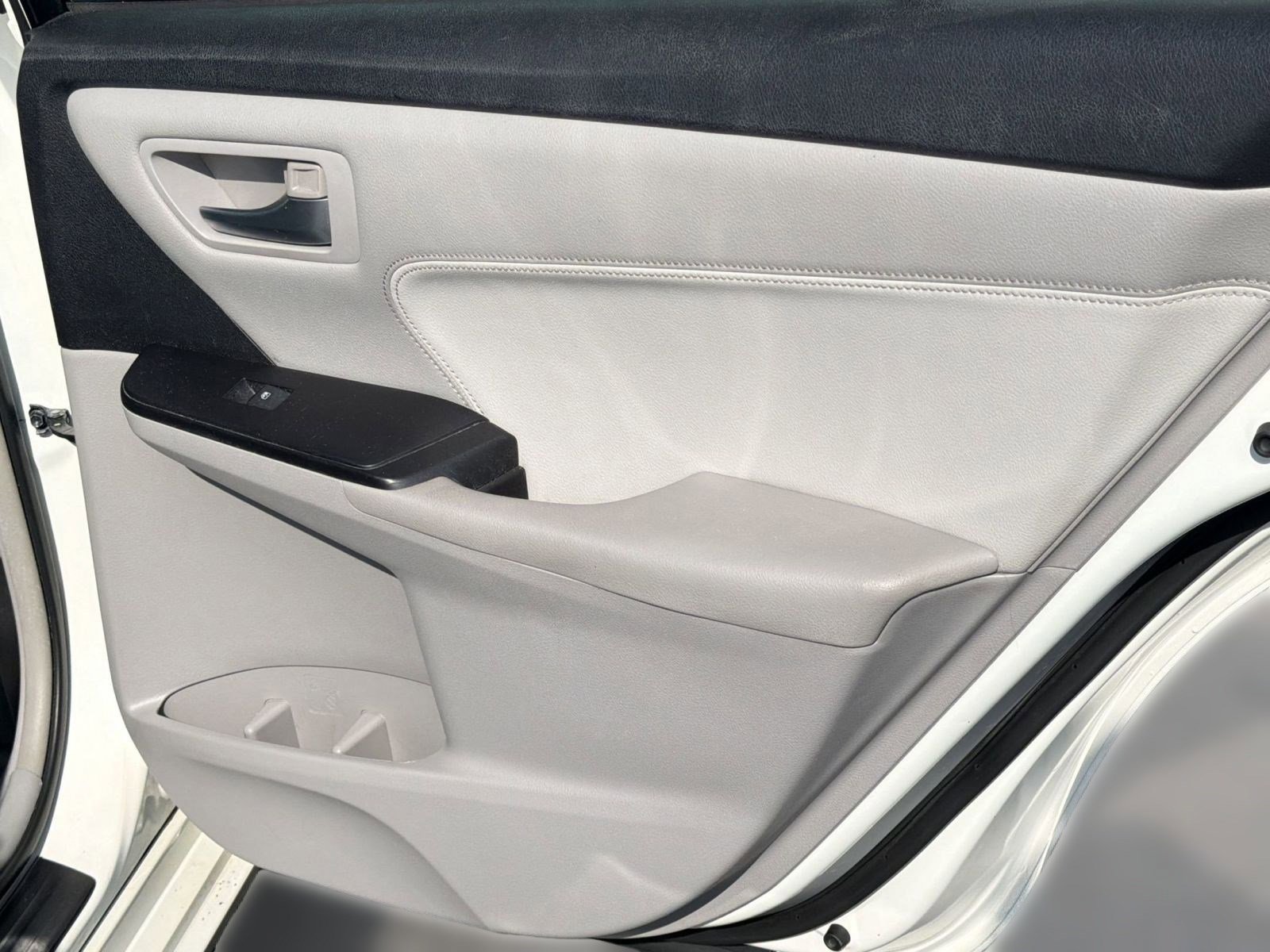 Used 2015 Toyota Camry XLE FWD image 26