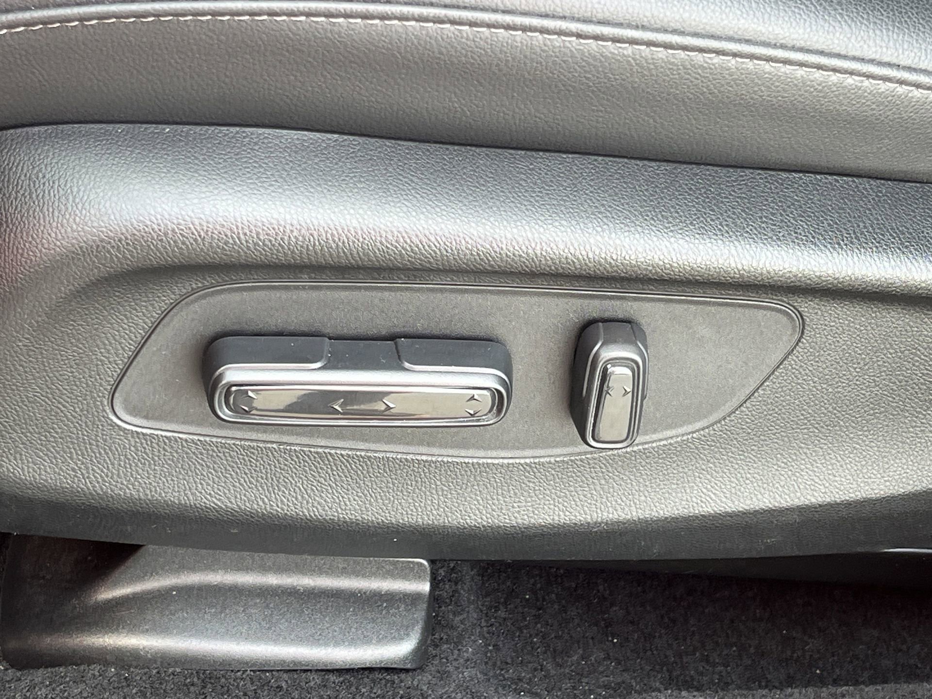 Used 2023 Honda HR-V EX-L image 16