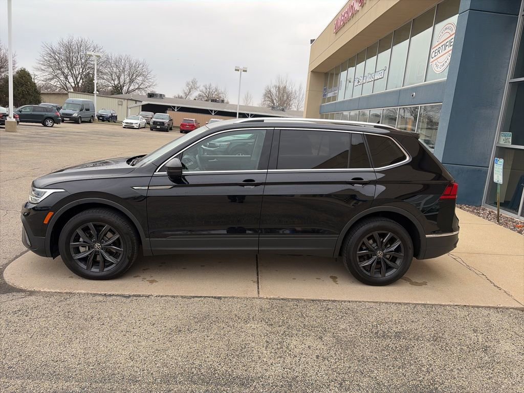 Certified 2024 Volkswagen Tiguan SE image 5