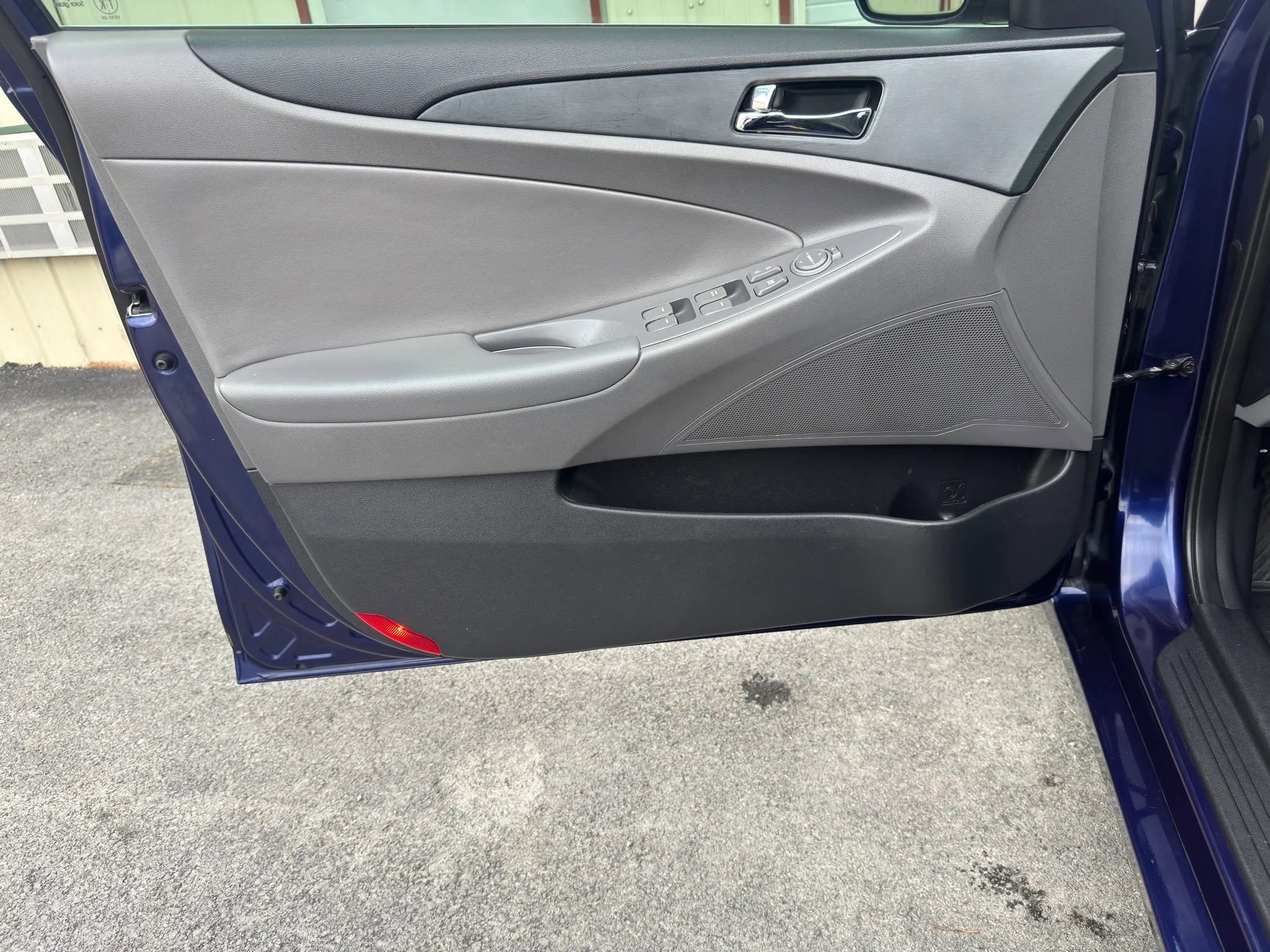 Used 2013 Hyundai Sonata SE FWD image 2