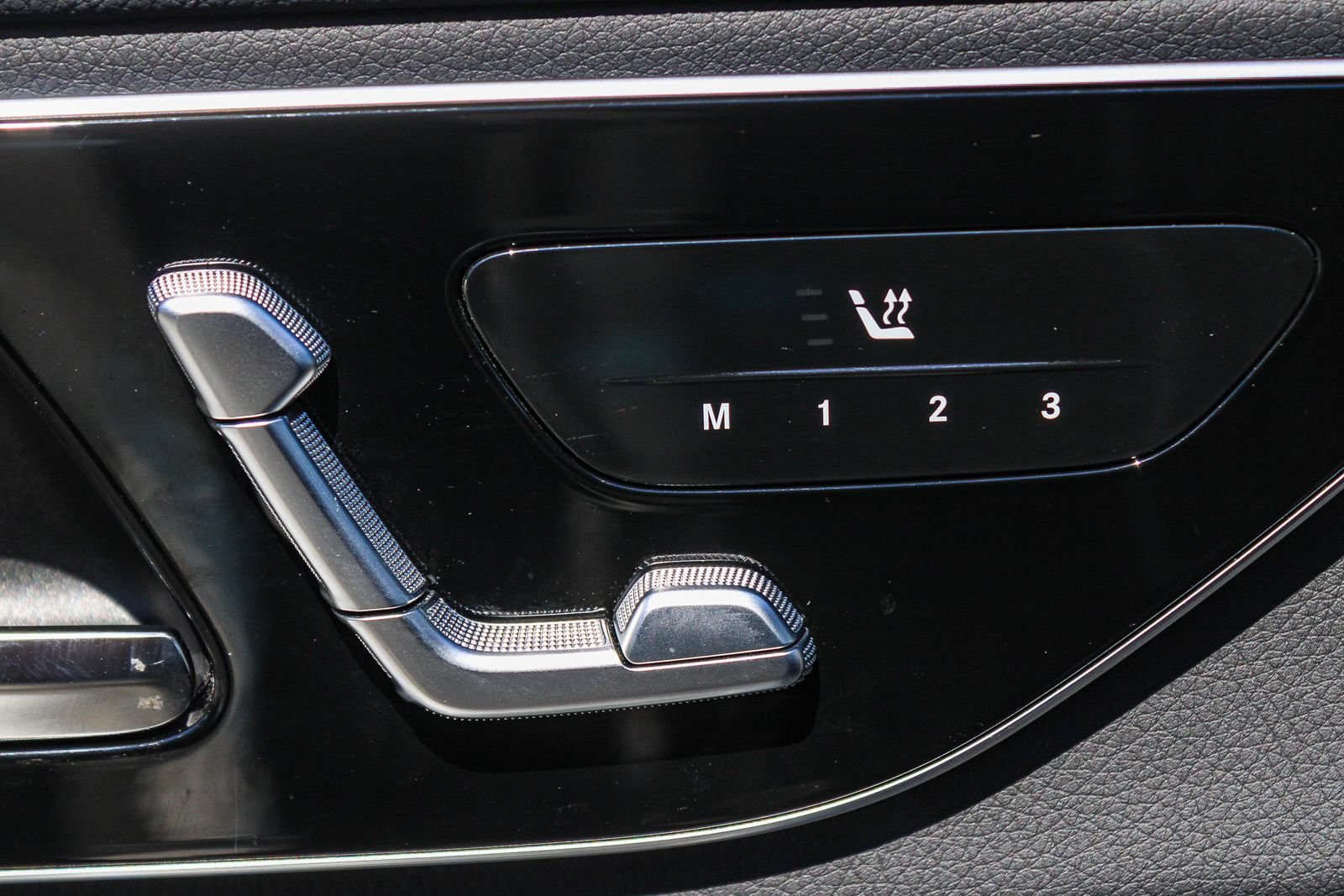 Certified 2025 Mercedes-Benz GLC 350e 4MATIC image 21