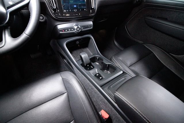 Certified 2025 Volvo XC40 B5 Core image 16