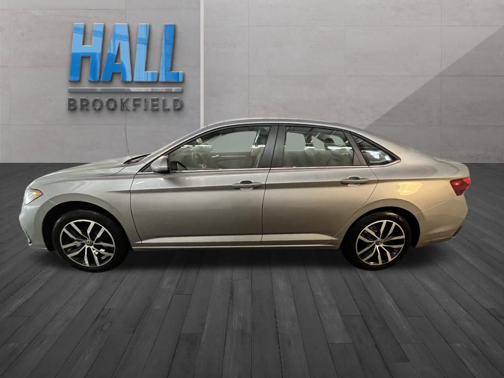 New 2026 Volkswagen Jetta SE FWD image 2
