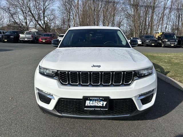 Certified 2023 Jeep Grand Cherokee Limited AWD/4WD image 3