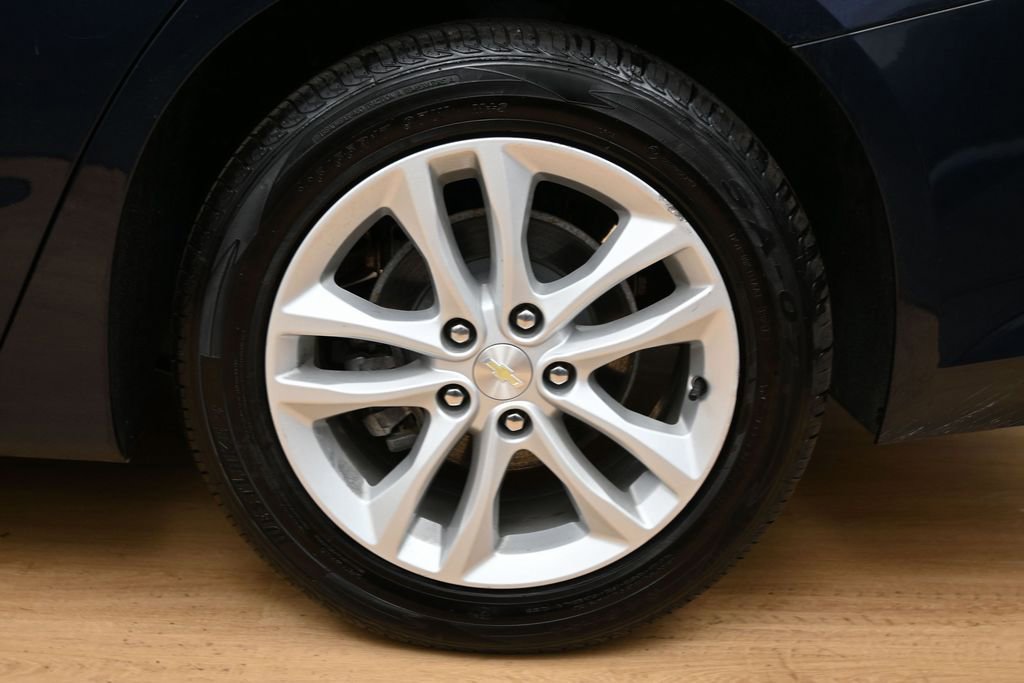 Used 2018 Chevrolet Malibu LT image 13