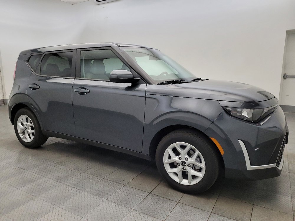 Used 2025 Kia Soul LX FWD image 11