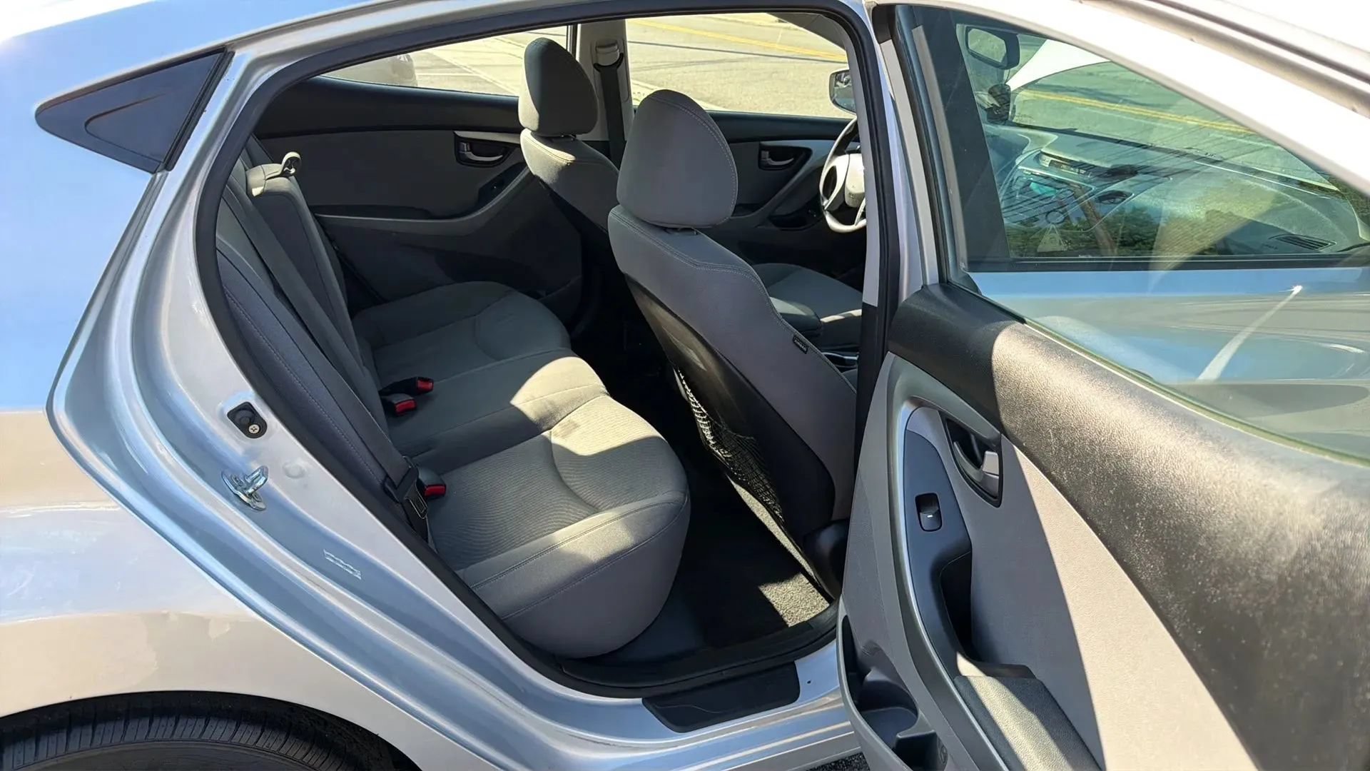 Used 2015 Hyundai Elantra SE FWD image 25