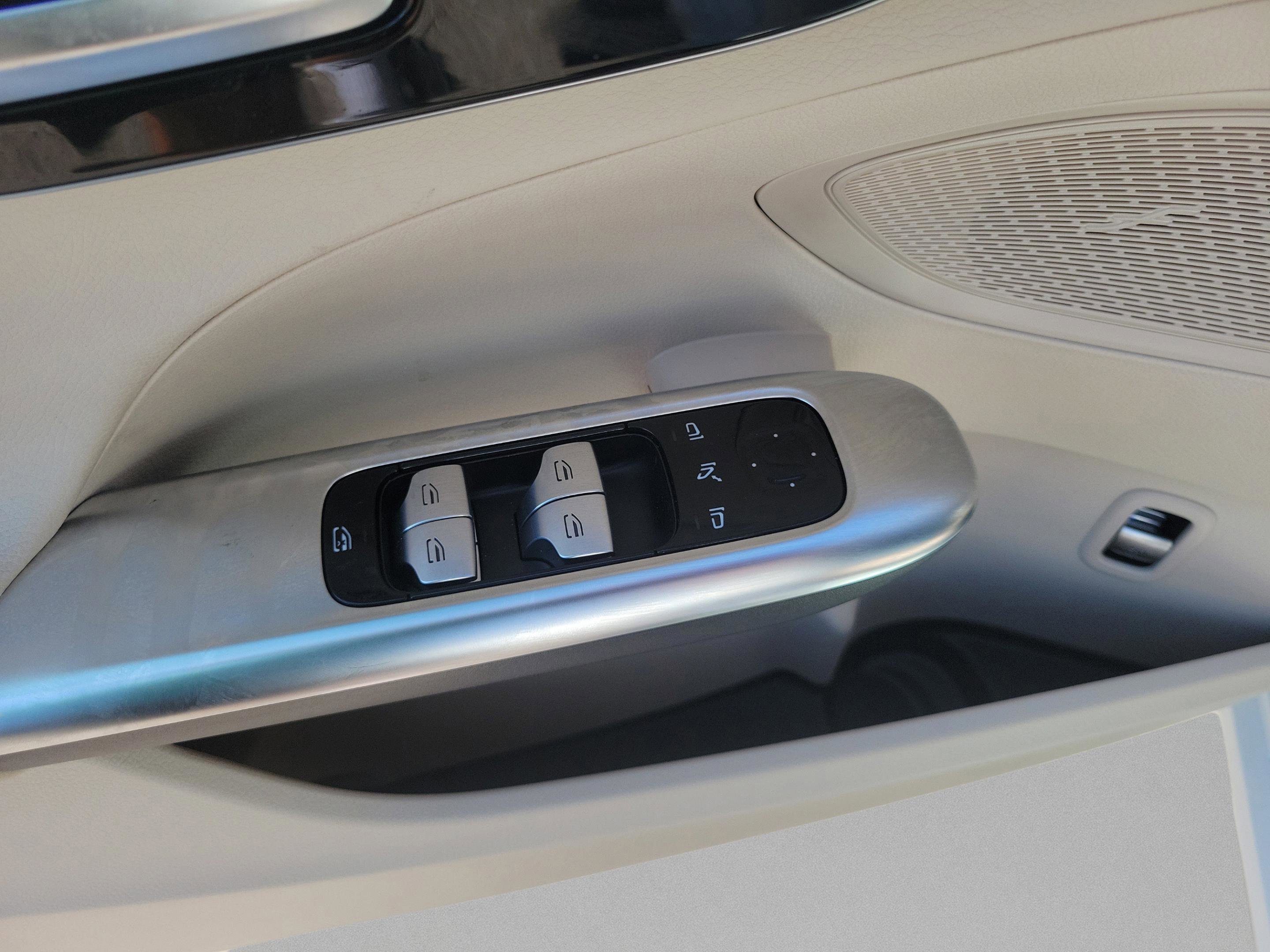 Used 2026 Mercedes-Benz C 300 Sedan image 12