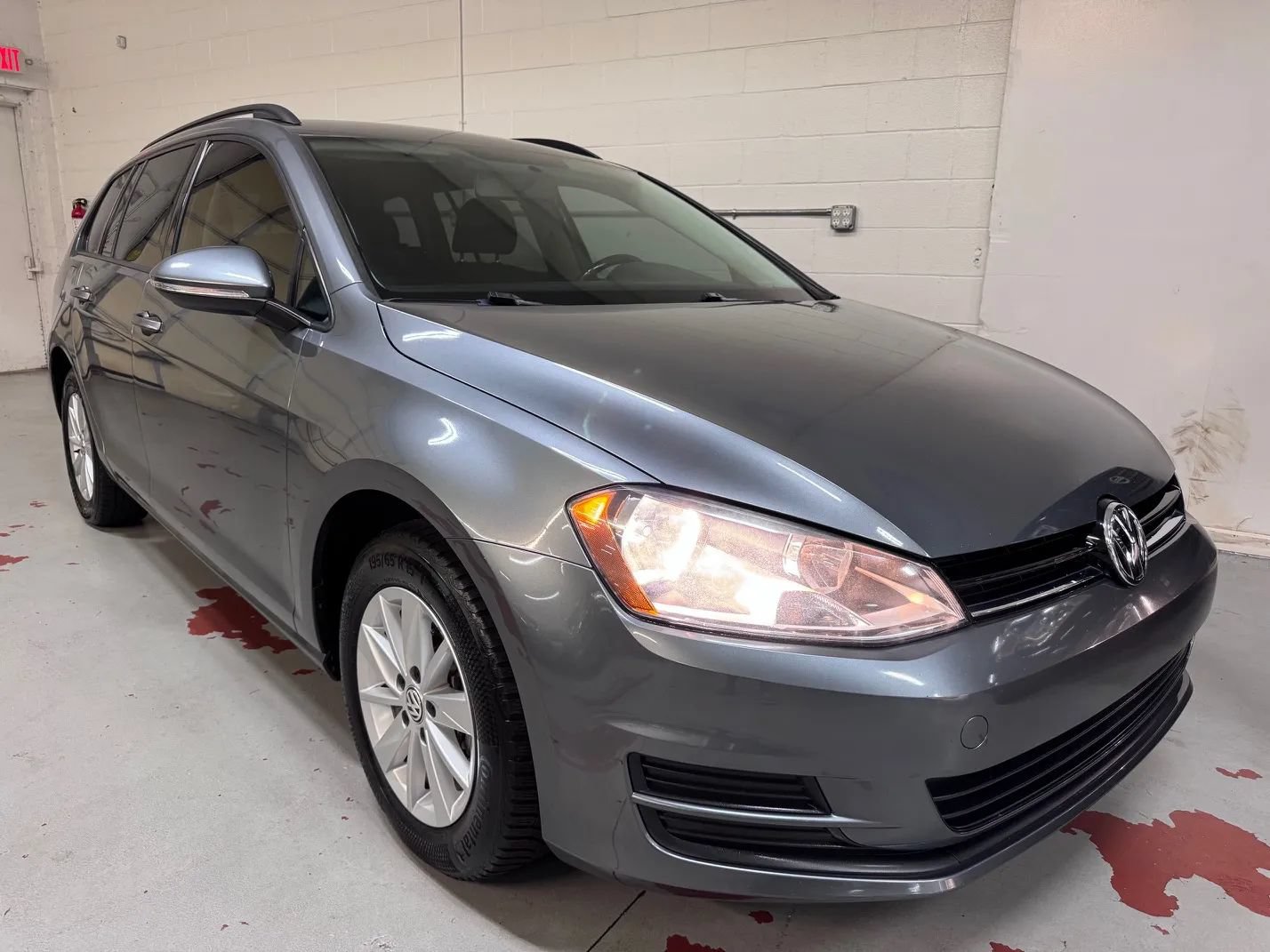 Used 2016 Volkswagen Golf S FWD image 1