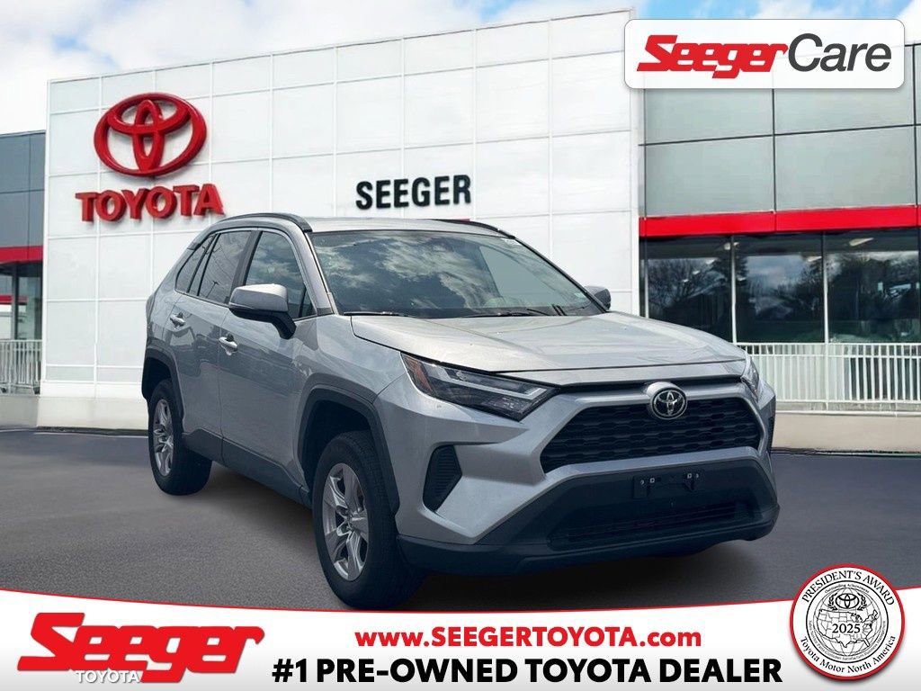Certified 2025 Toyota RAV4 XLE FWD image 1