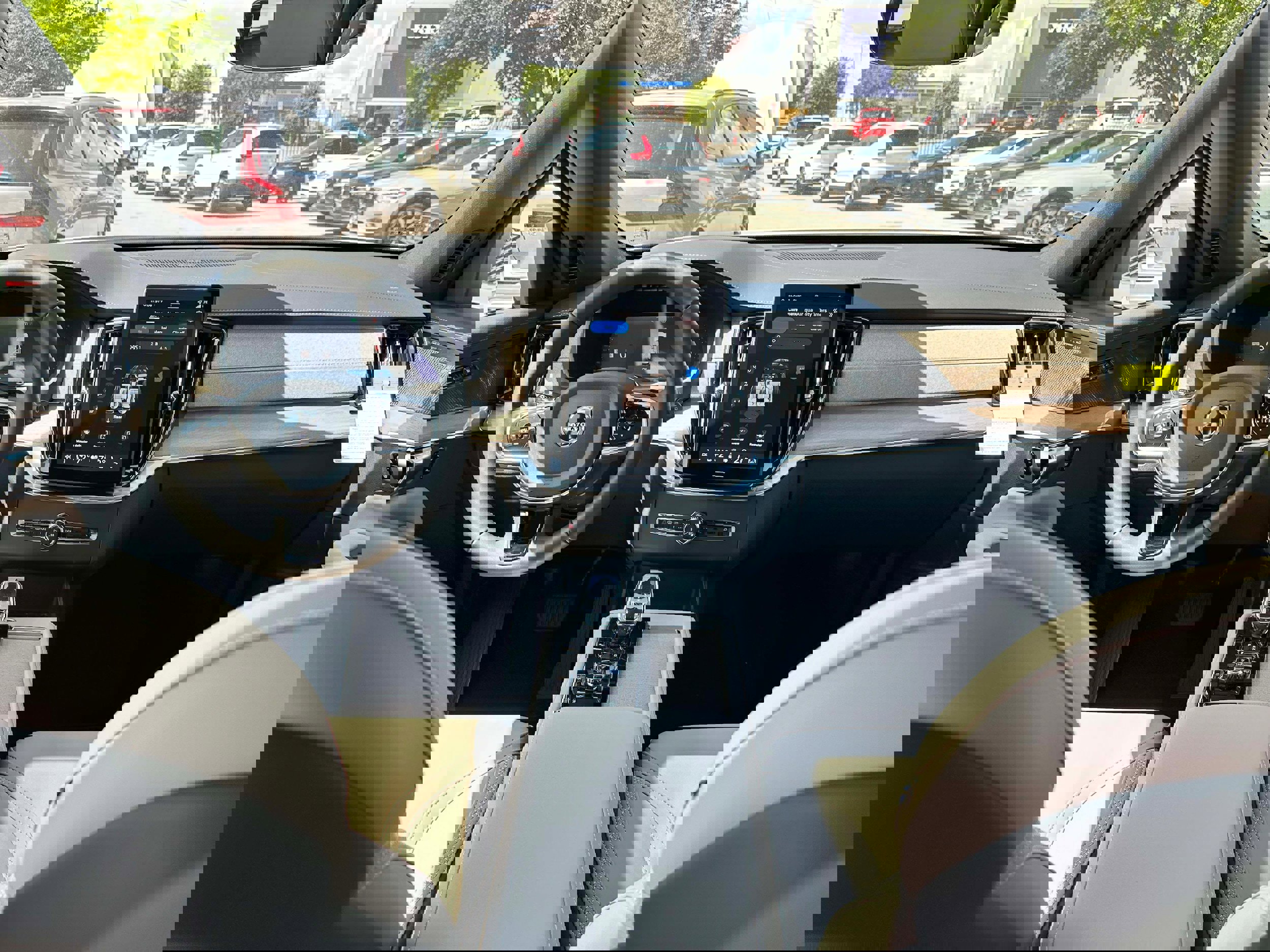 New 2026 Volvo XC90 B6 Plus w/ Protection Package Premier image 19