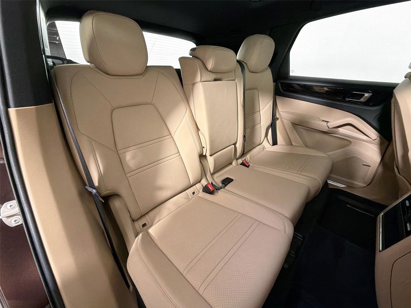 Certified 2022 Porsche Cayenne GTS AWD/4WD image 27