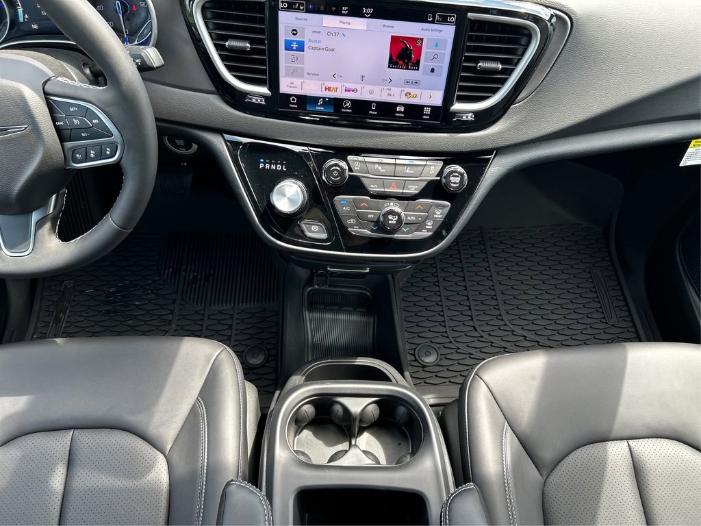 New 2025 Chrysler Voyager LX image 21