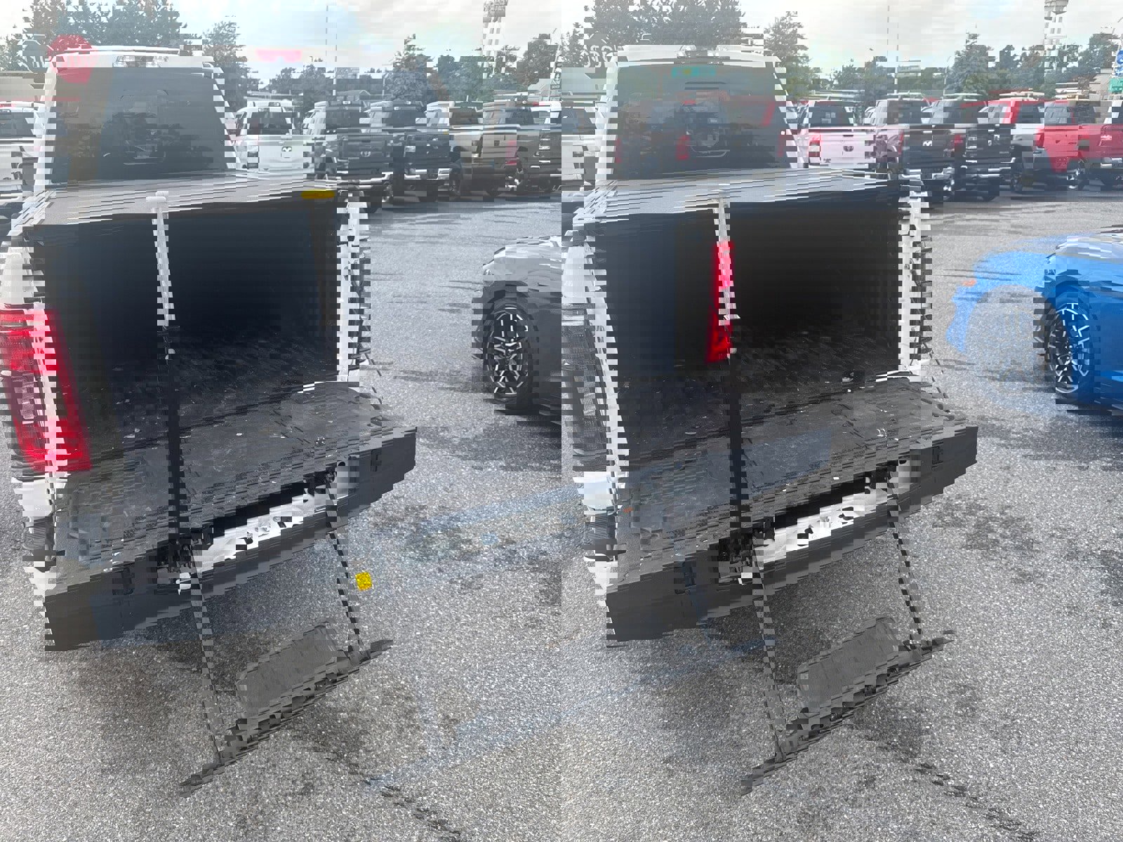 Used 2022 Ford F150 XLT w/ Equipment Group 302A High image 10