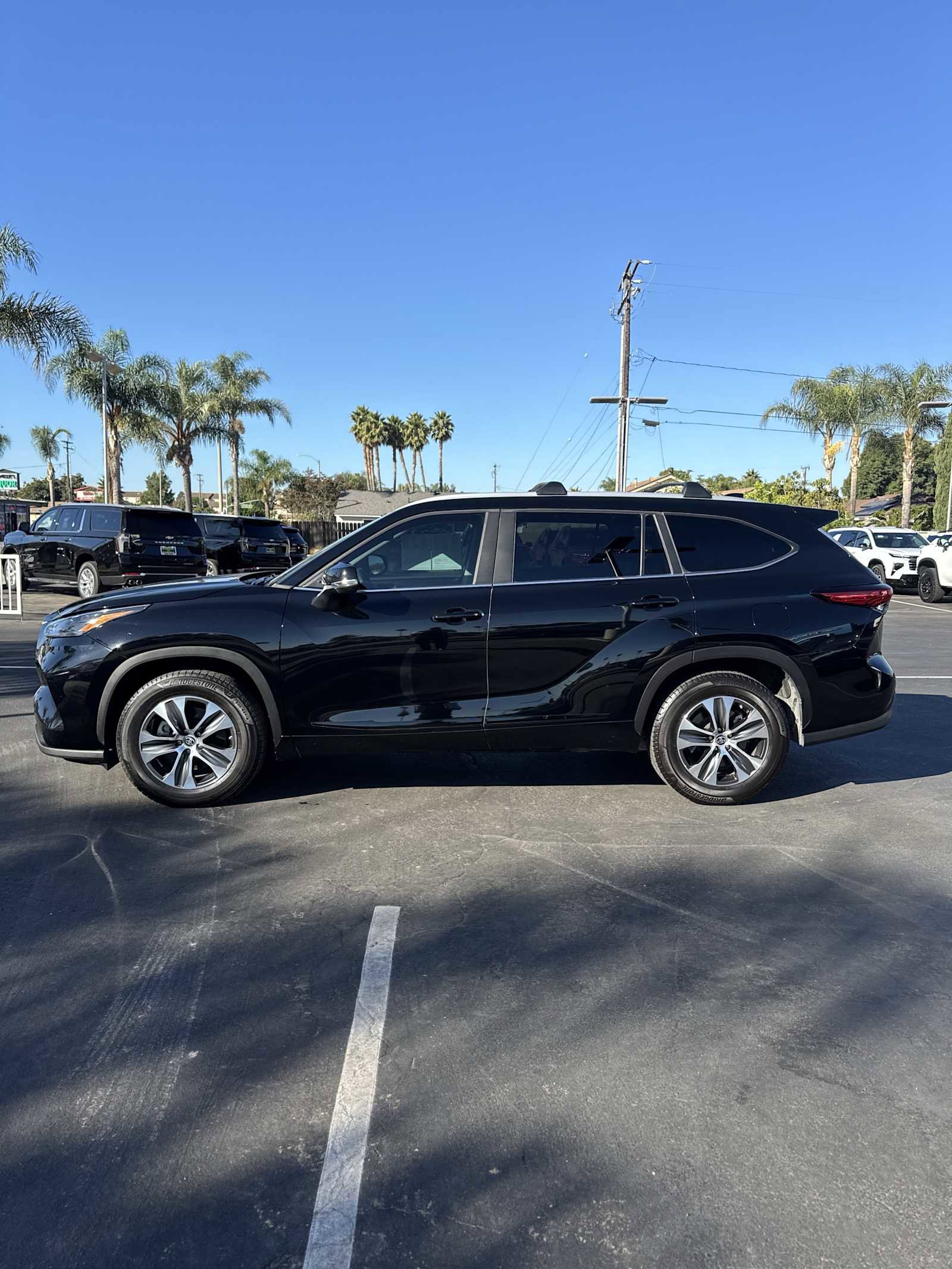 Used 2023 Toyota Highlander XLE image 6