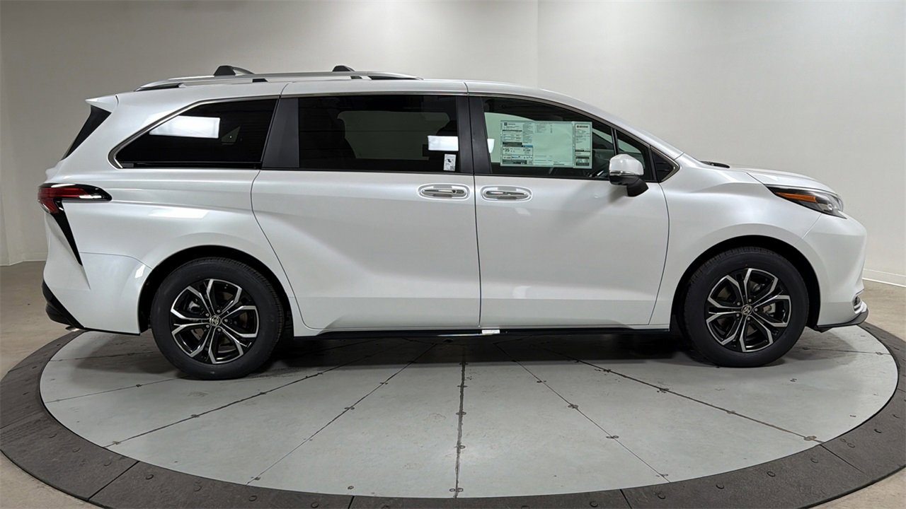 New 2026 Toyota Sienna Platinum image 6