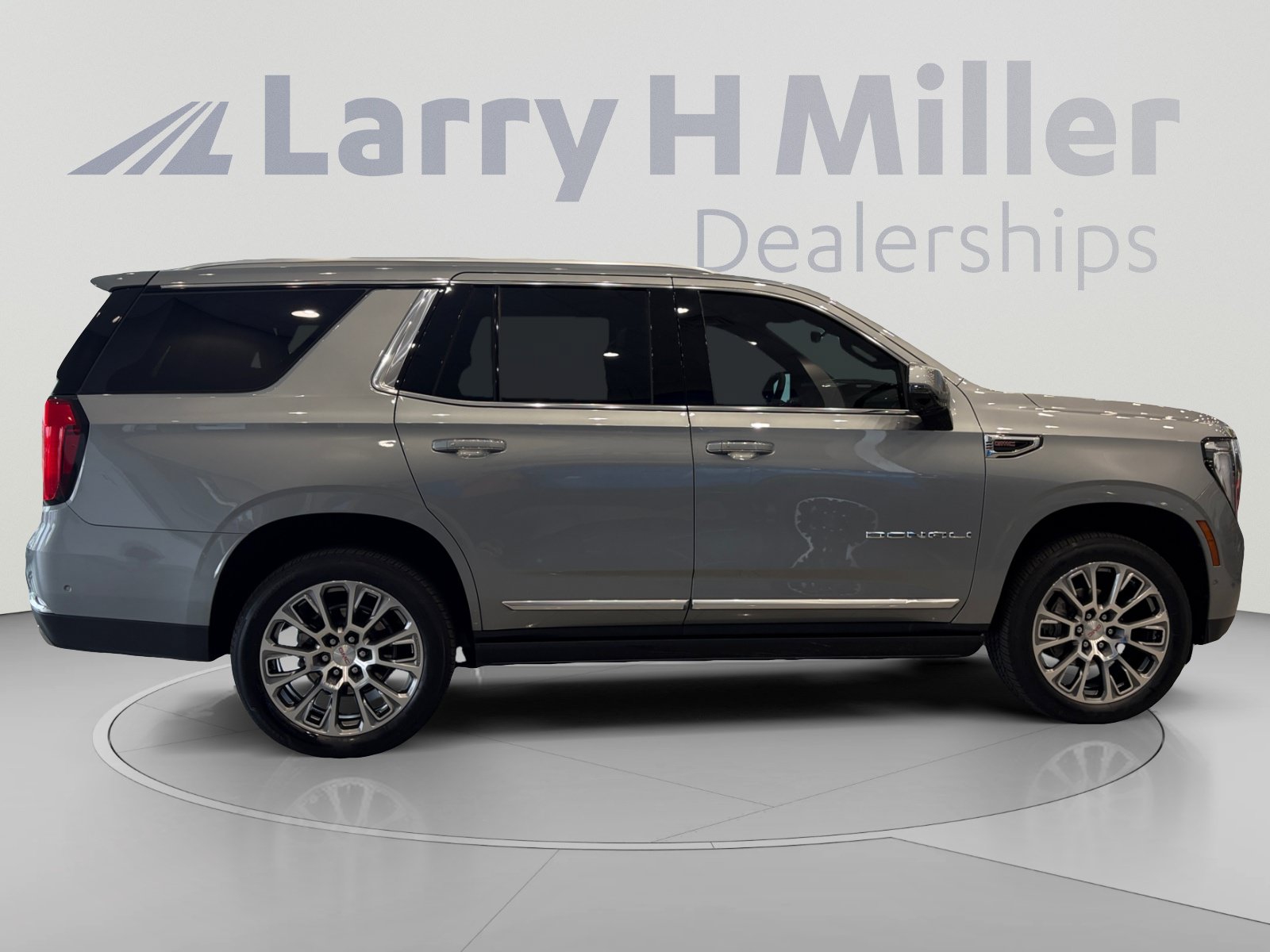 Used 2025 GMC Yukon Denali w/ Denali Reserve Package AWD/4WD image 6