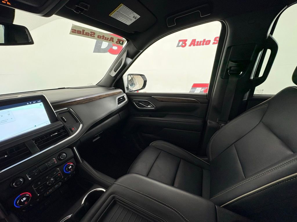 Used 2023 Chevrolet Suburban Premier image 32