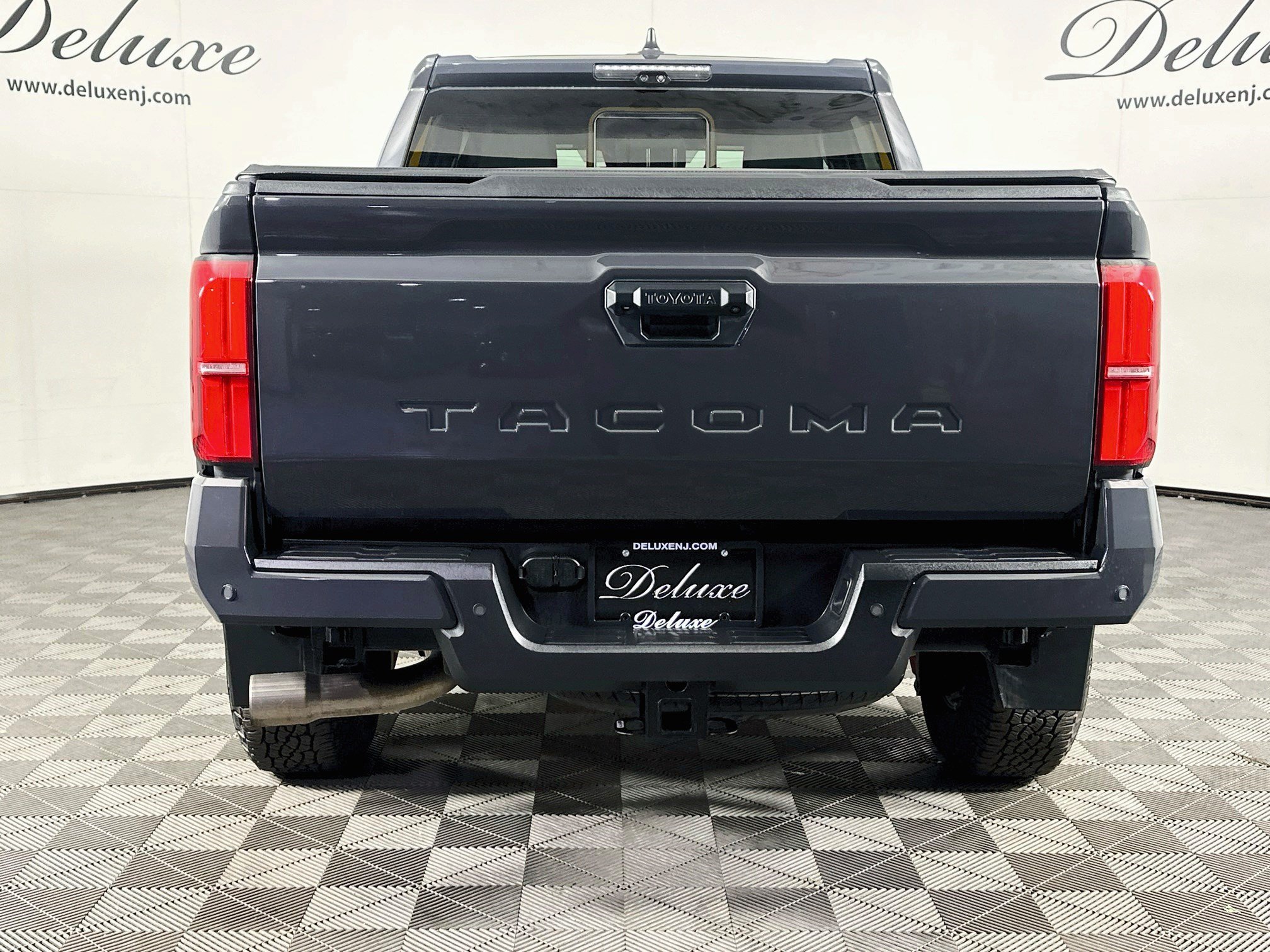 Used 2024 Toyota Tacoma TRD Off-Road w/ TRD Off Road Premium Package AWD/4WD image 5