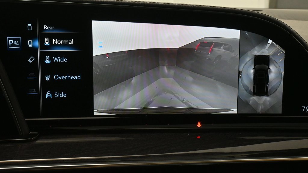 Used 2023 Cadillac Escalade Premium Luxury RWD image 21