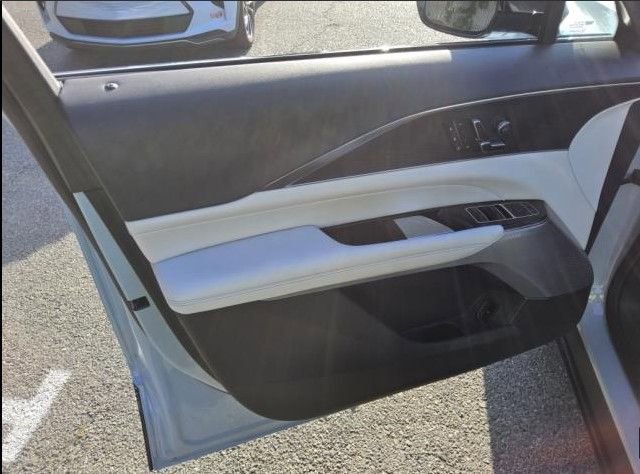 Used 2025 Cadillac Lyriq Sport image 10