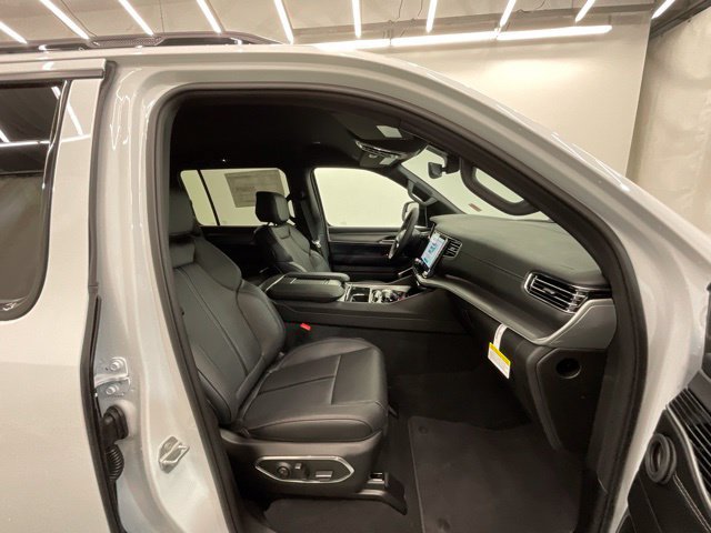 New 2026 Jeep Grand Wagoneer L Limited AWD/4WD image 23