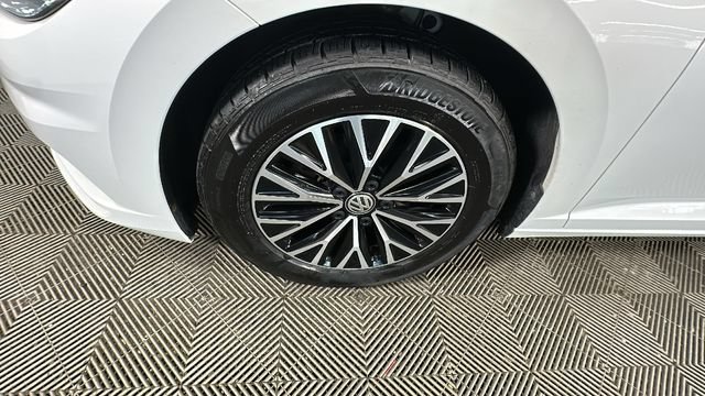Used 2019 Volkswagen Jetta R-Line FWD image 9
