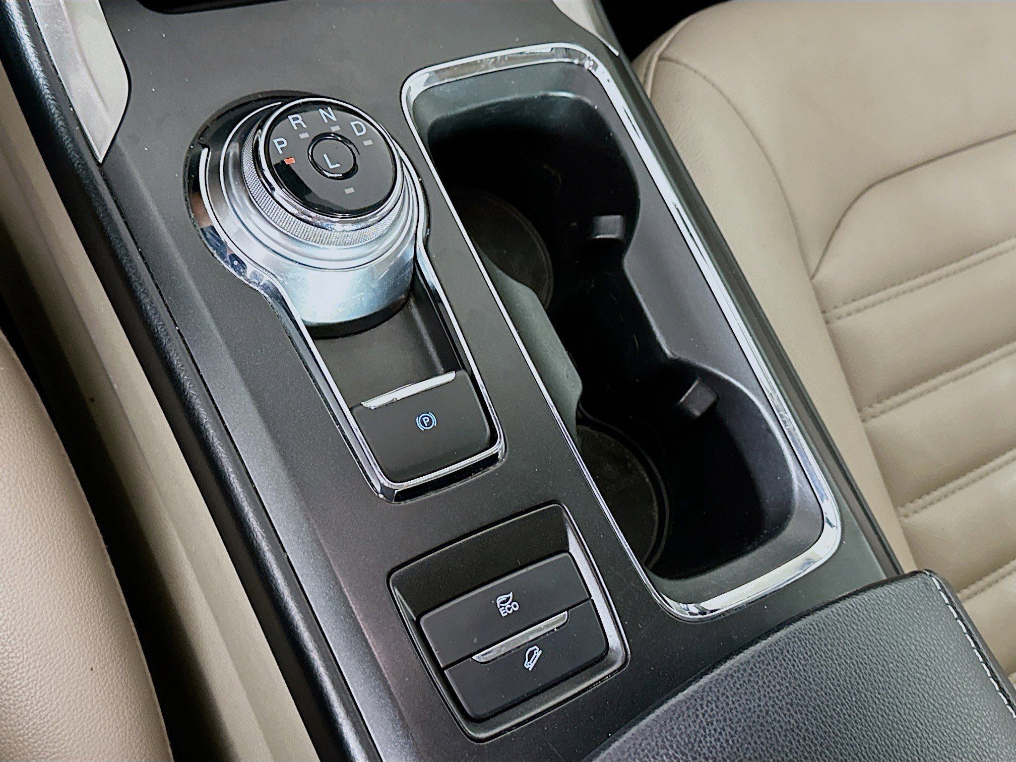 Used 2019 Ford Fusion SEL image 25