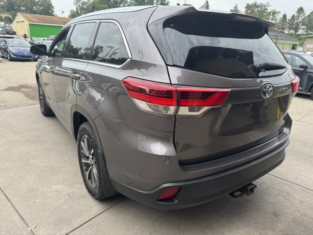 Used 2017 Toyota Highlander XLE AWD/4WD image 5