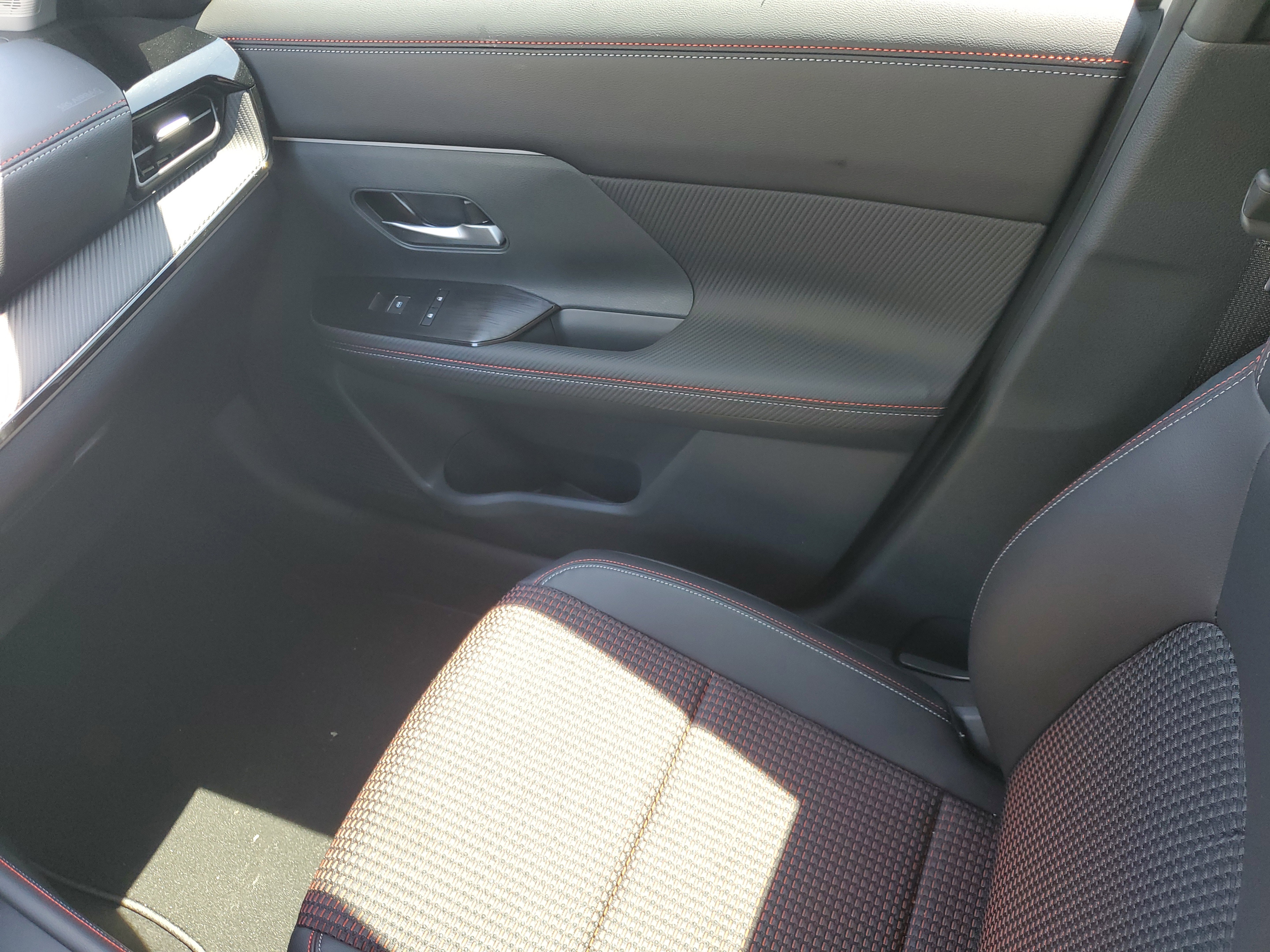 Certified 2025 Nissan Kicks SR image 11