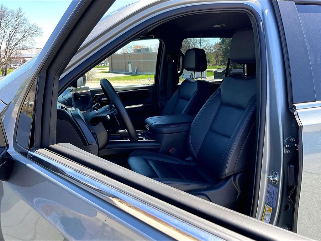 Used 2025 Chevrolet Tahoe LT AWD/4WD image 10