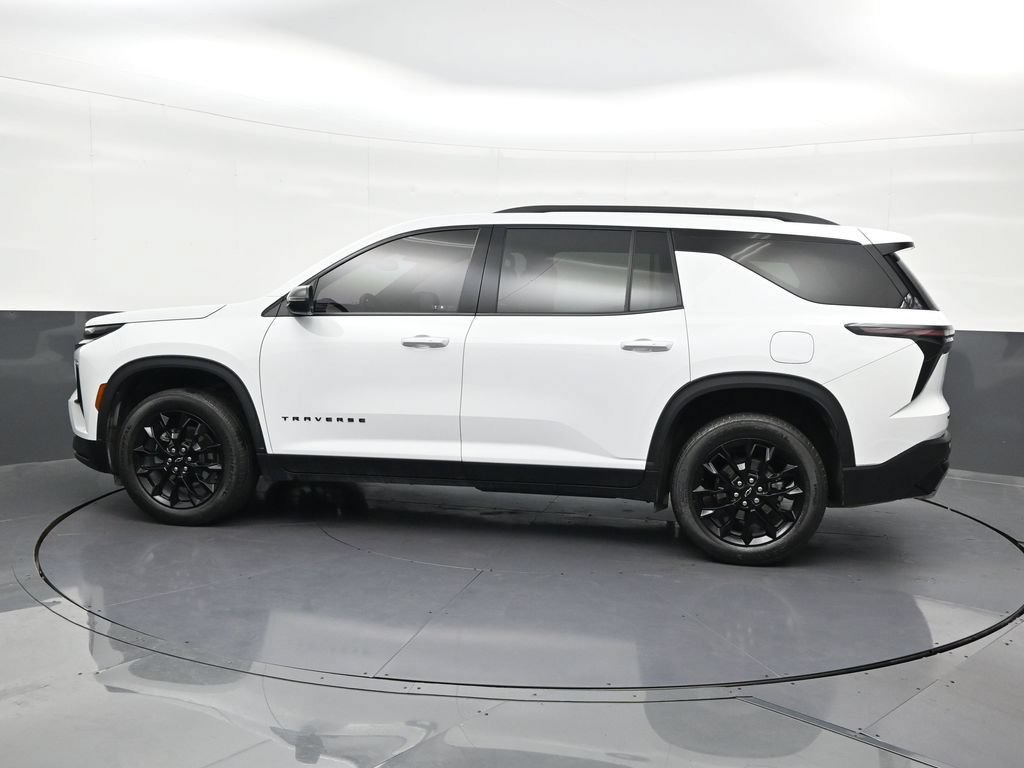 Used 2025 Chevrolet Traverse LT w/ Midnight/Sport Edition FWD image 2