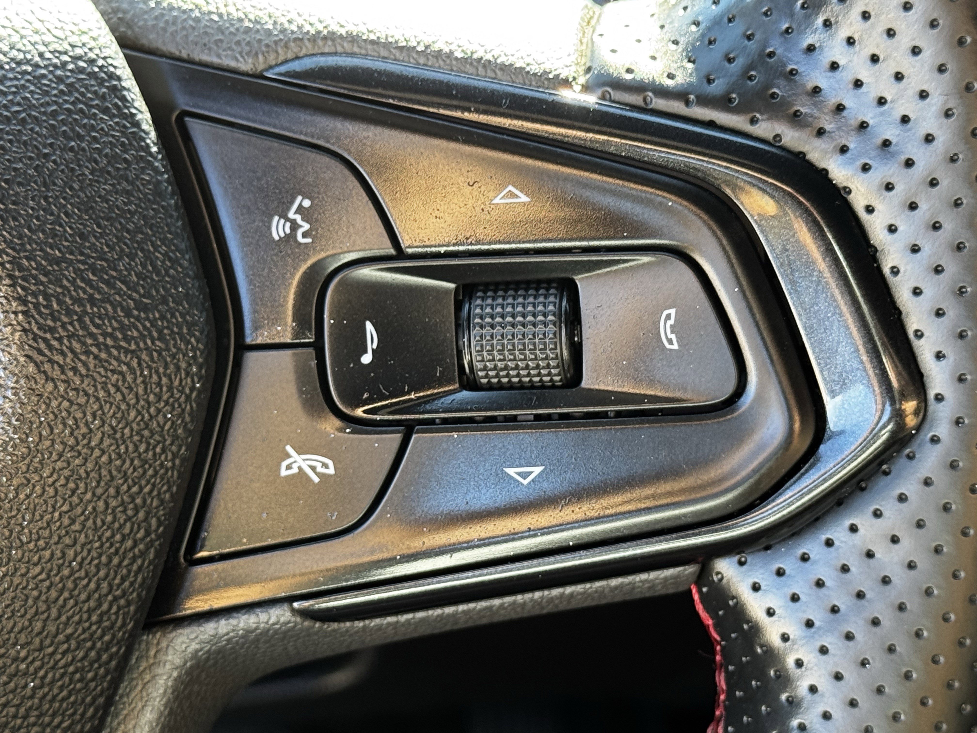 Used 2025 Chevrolet Trax RS w/ Driver Confidence Package image 24